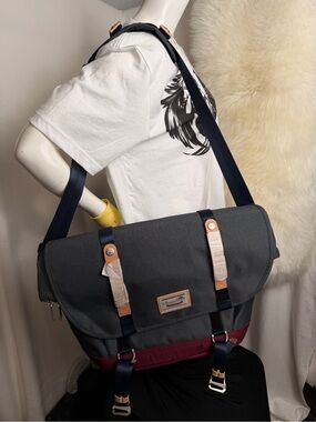 Doughnut Denver Messenger Bag Grey x Plum New Unisex